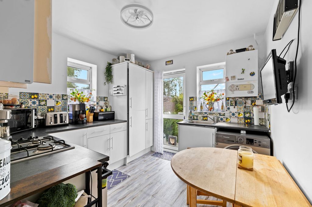 Property photo 3 of 16 Kitchen