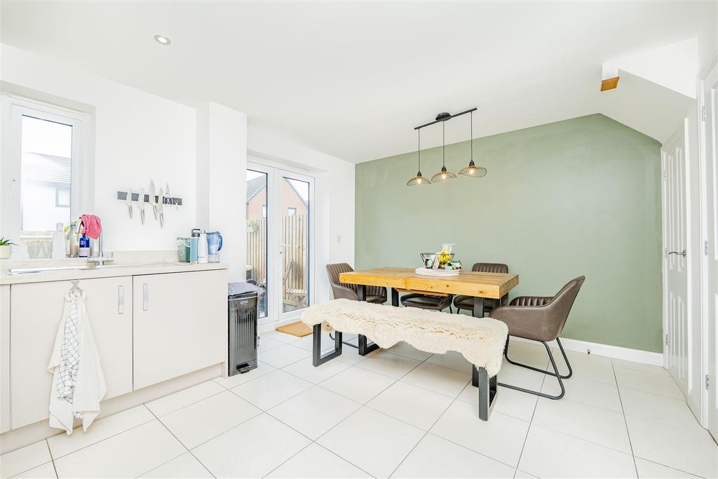 Property photo 3 of 25 P1354980.Jpg