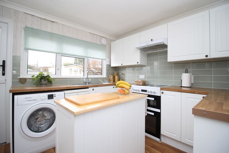 Property photo 3 of 17 Kitchen