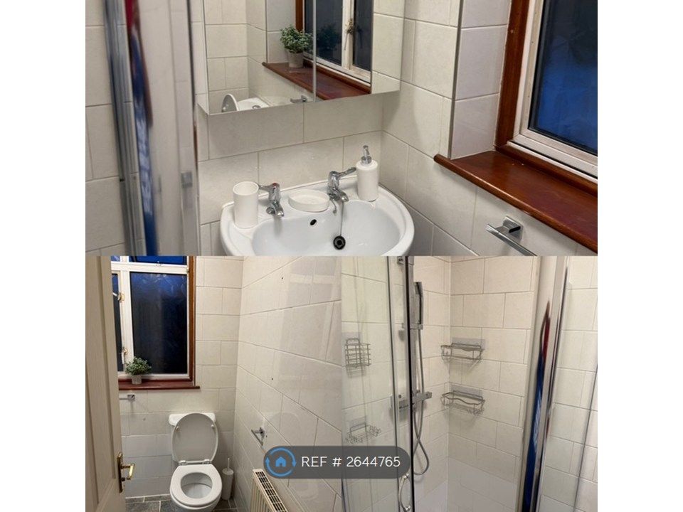 Property photo 3 of 6 Bathroom