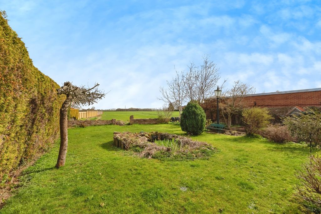 Property photo 3 of 28 Photo