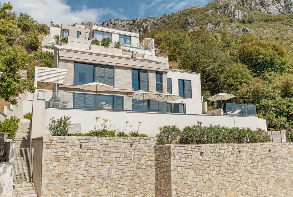 Property photo 2 of 33