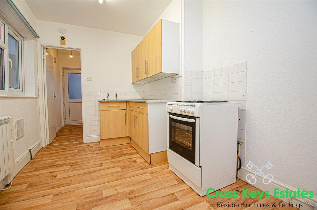 Property photo 2 of 16 Fitted Kitchen