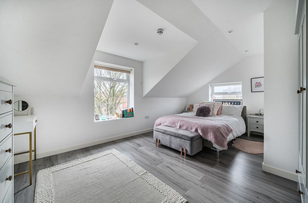 Property photo 3 of 13 1388345-20-69610B...