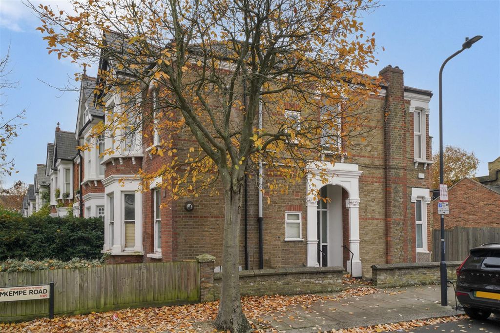 Property photo 1 of 11 Flat D, 10 Milman Road - Rufrunxs9Fgxt2U3Aed6.Jpg