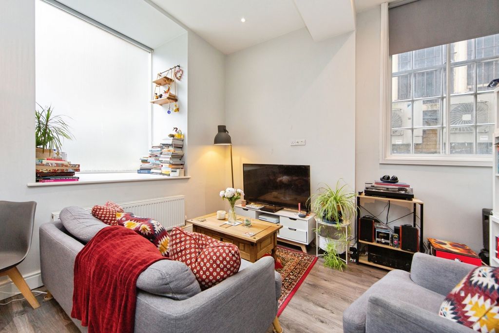 Property photo 2 of 18 Pbox-Img.Jpg