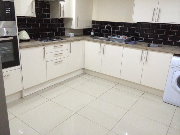 Property photo 2 of 18 Kitchen