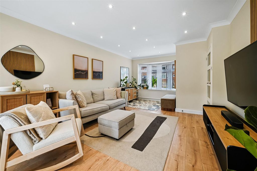 Property photo 3 of 12 Blenheim Road (5).Jpg
