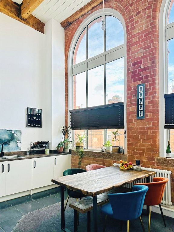 Property photo 3 of 10 Kitchen