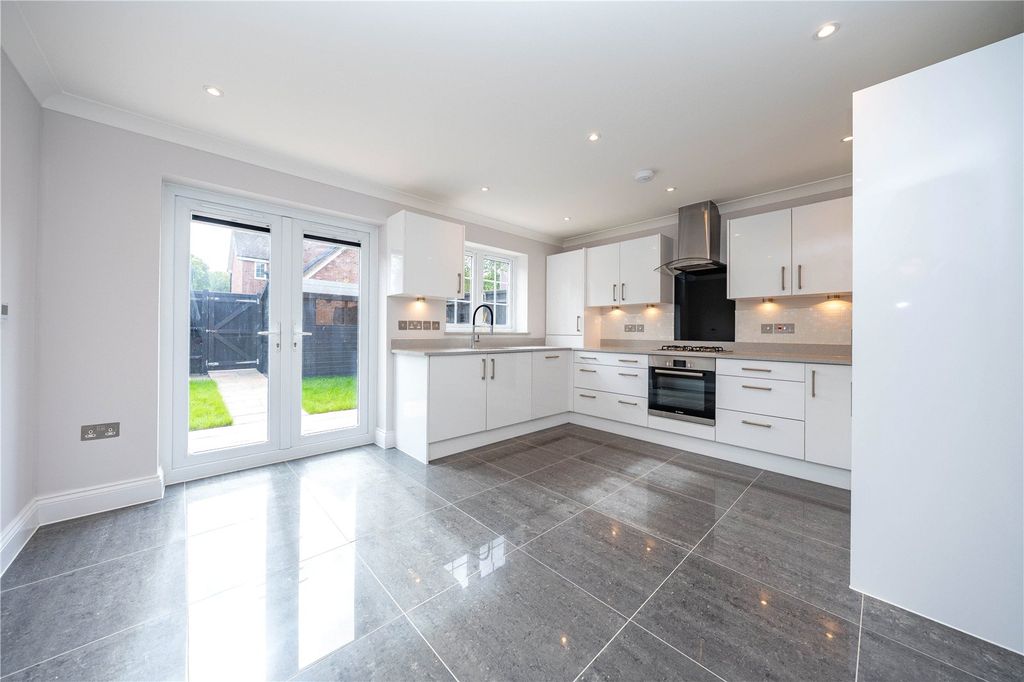 Property photo 2 of 22 Picture No. 15