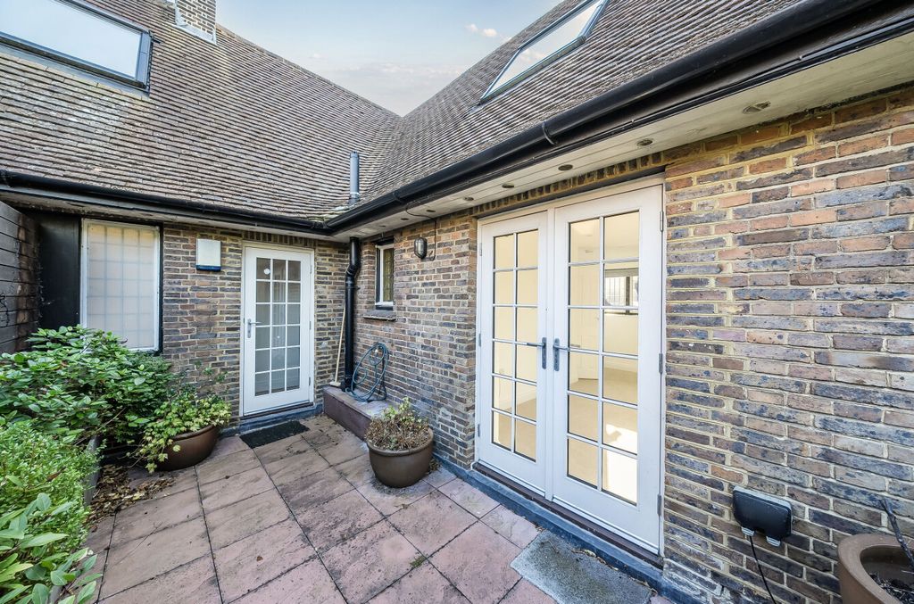 Additional image 11 of 2 bed flat for saleHigh Street, East Grinstead, West Sussex RH19
