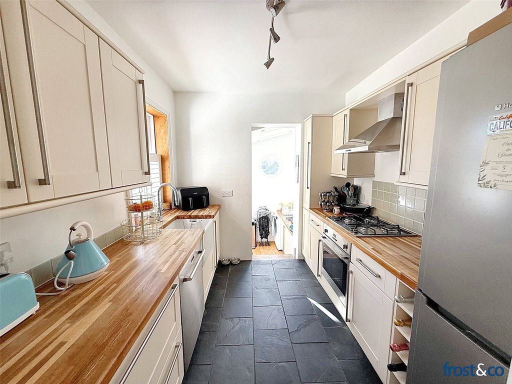 Property photo 2 of 25 Kitchen