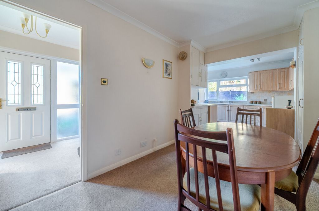 Property photo 3 of 15 1387293-4-693Aca2...