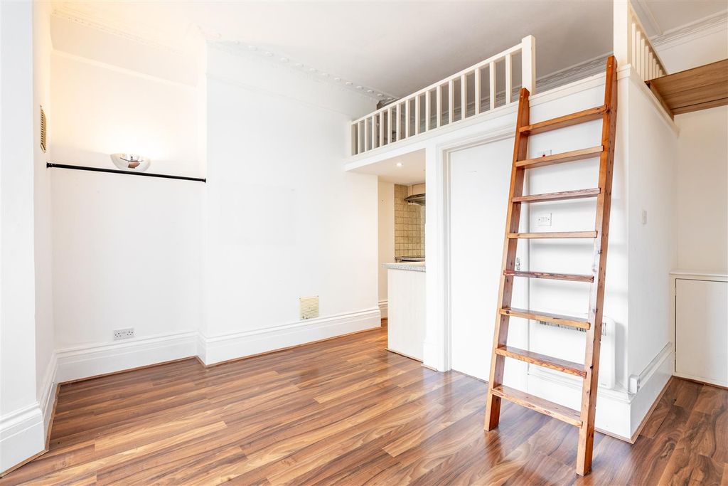 Property photo 2 of 9 Studio