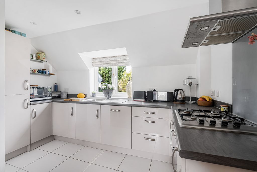 Property photo 2 of 19 Kitchen