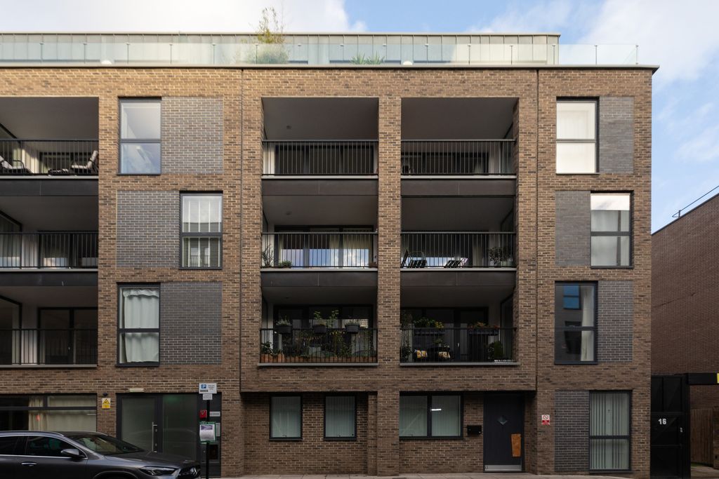 Property photo 2 of 25 323018 - Rf-Spurstowe-Terrace-01.Jpg