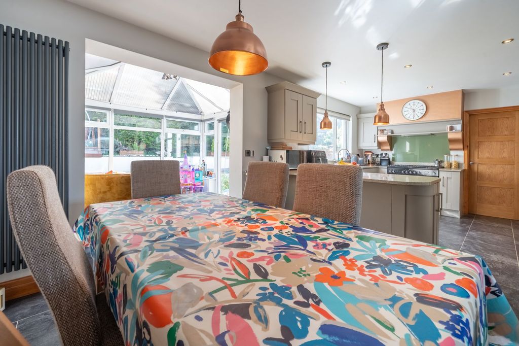 Property photo 3 of 43