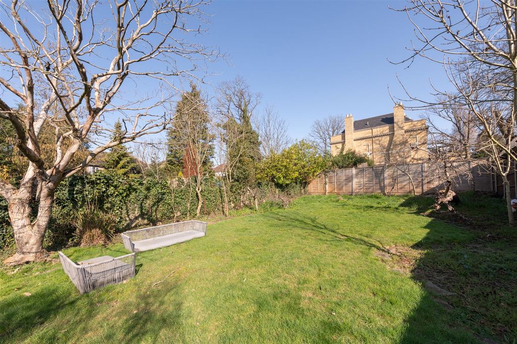 Property photo 2 of 20 Manor17.Jpg