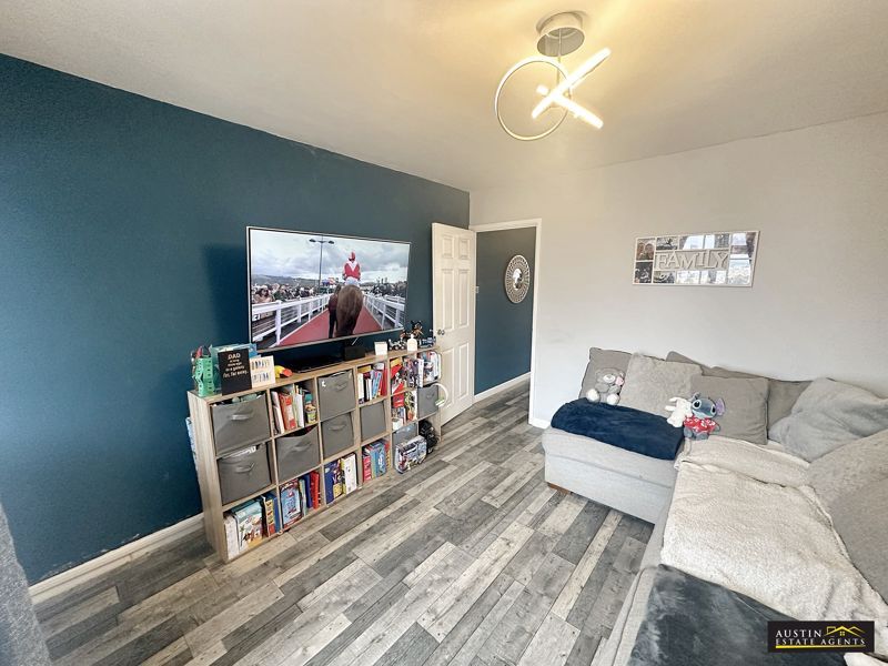 Property photo 3 of 10 Photo 5