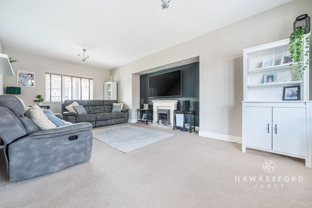 Property photo 2 of 21 Kingsborough Drive, Eastchurch - Lounge