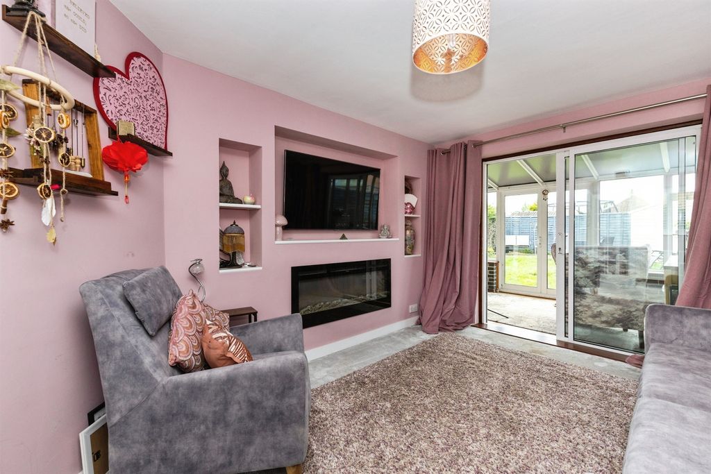 Property photo 2 of 17