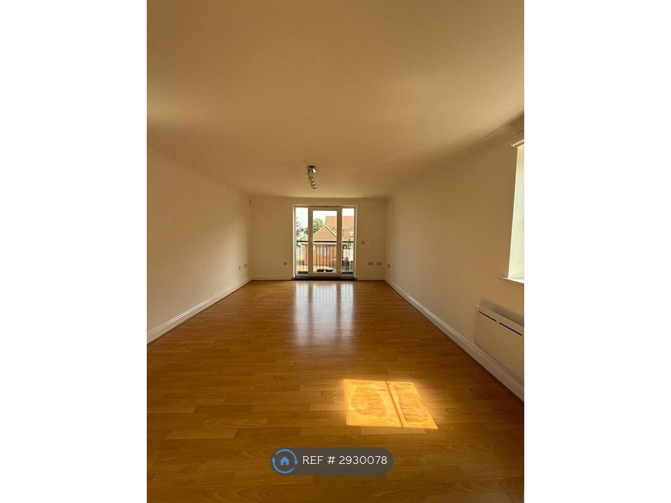 Property photo 2 of 10 Living/Dining Room