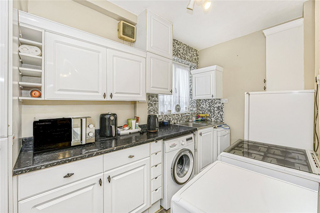 Property photo 3 of 12 Kitchen