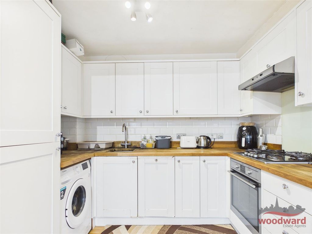 Property photo 3 of 7 Kitchen/Living Area