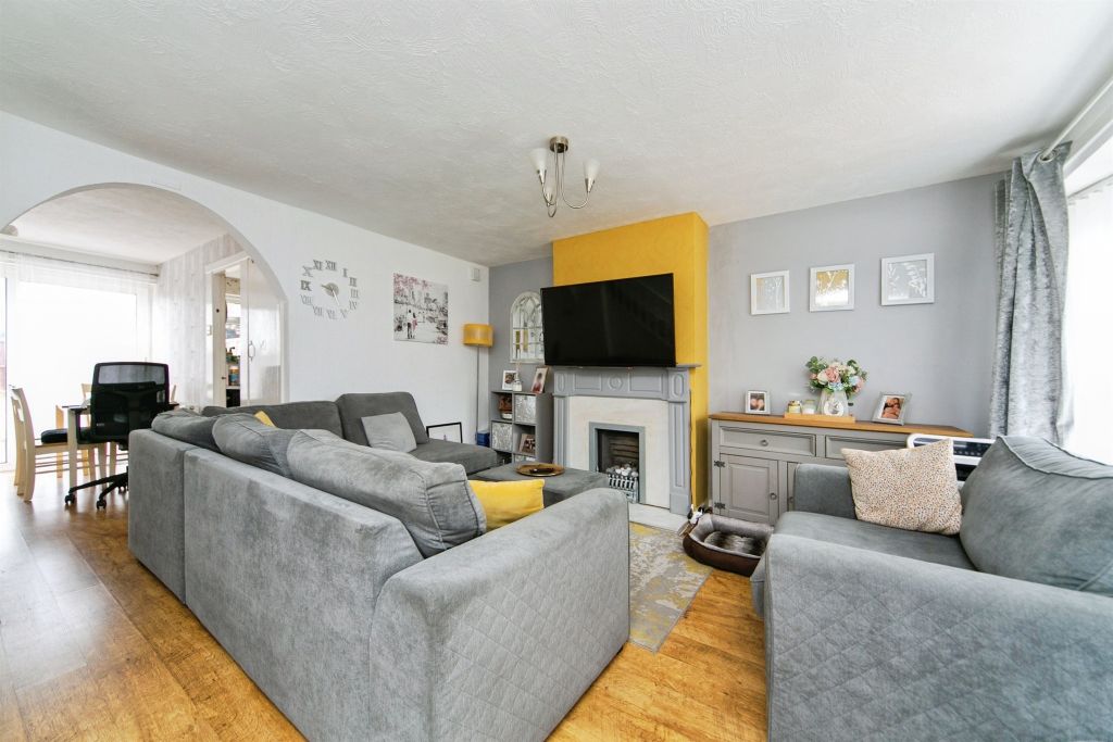 Property photo 3 of 17