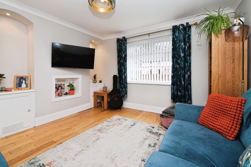 Property photo 3 of 17 Pbox-Img.Jpg