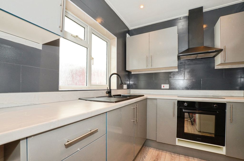 Property photo 2 of 19 Kitchen