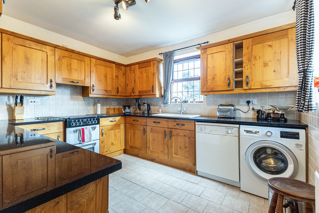 Property photo 3 of 16 Kitchen