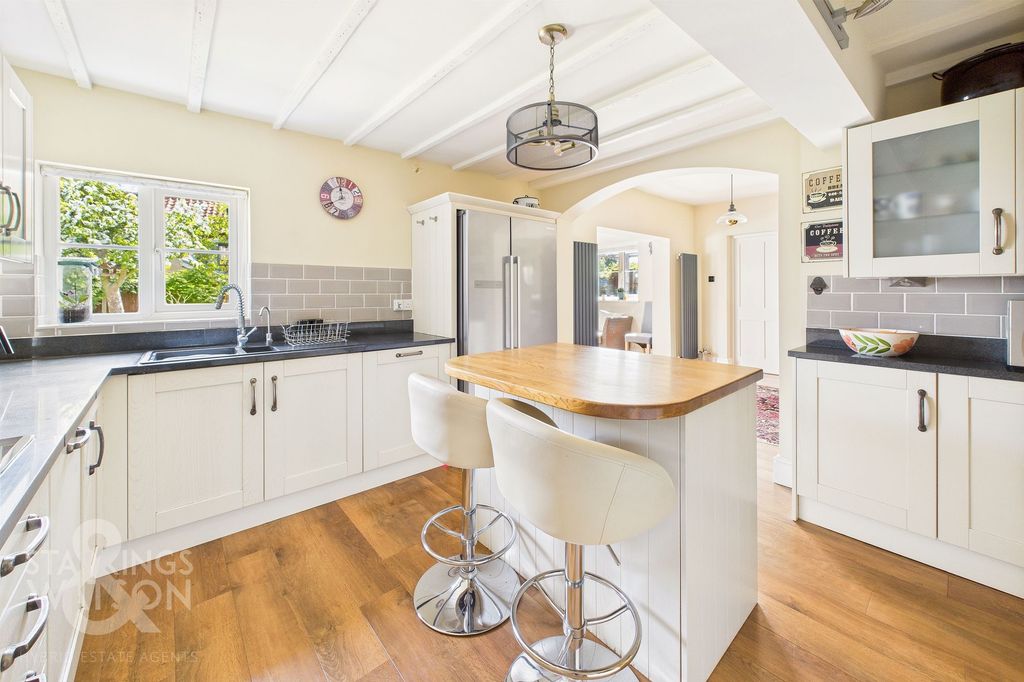 Property photo 2 of 36
