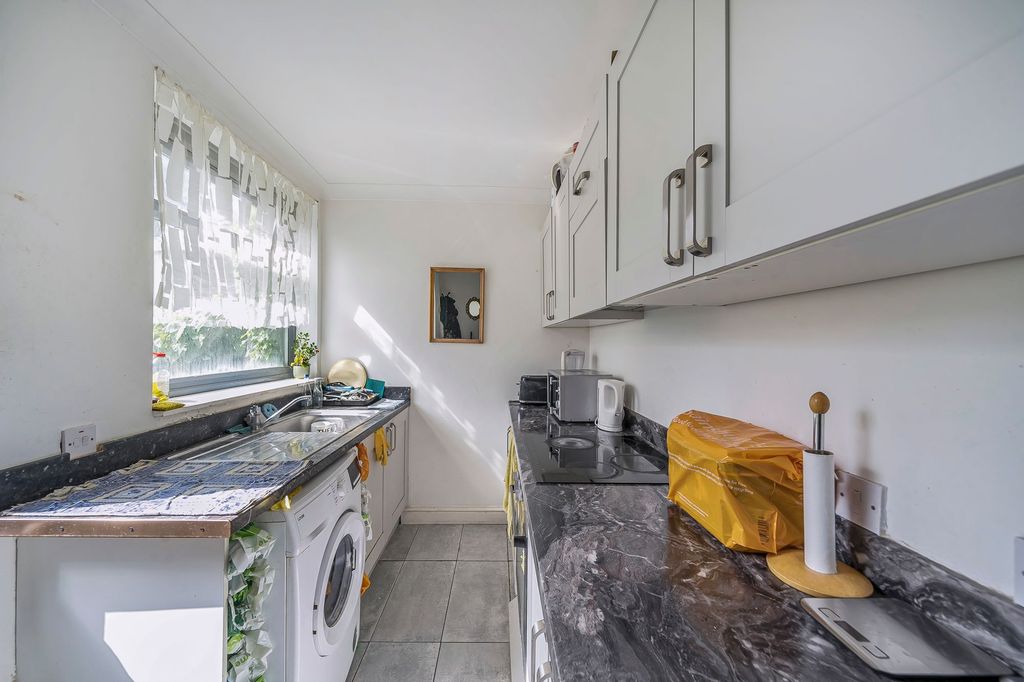 Property photo 3 of 8 Kitchen