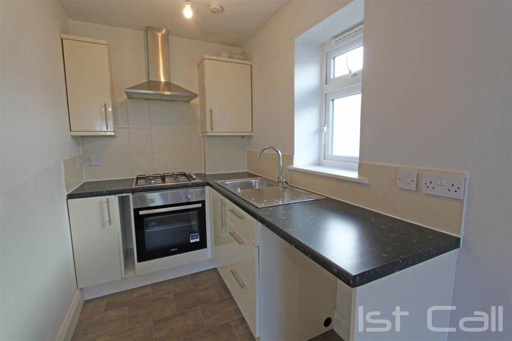Property photo 3 of 8 Kitchen.Jpg