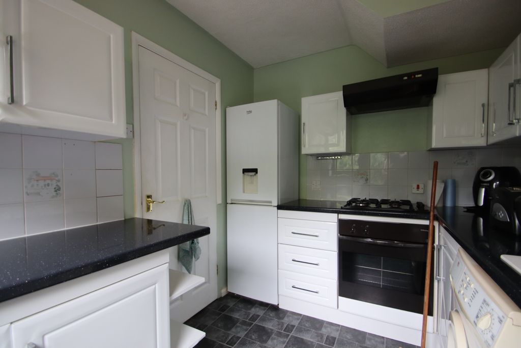 Property photo 2 of 8 Kitchen