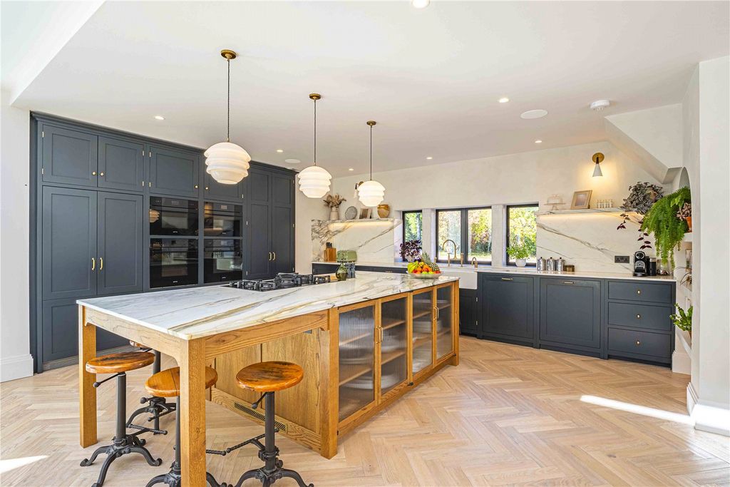 Property photo 2 of 27 Picture No. 31