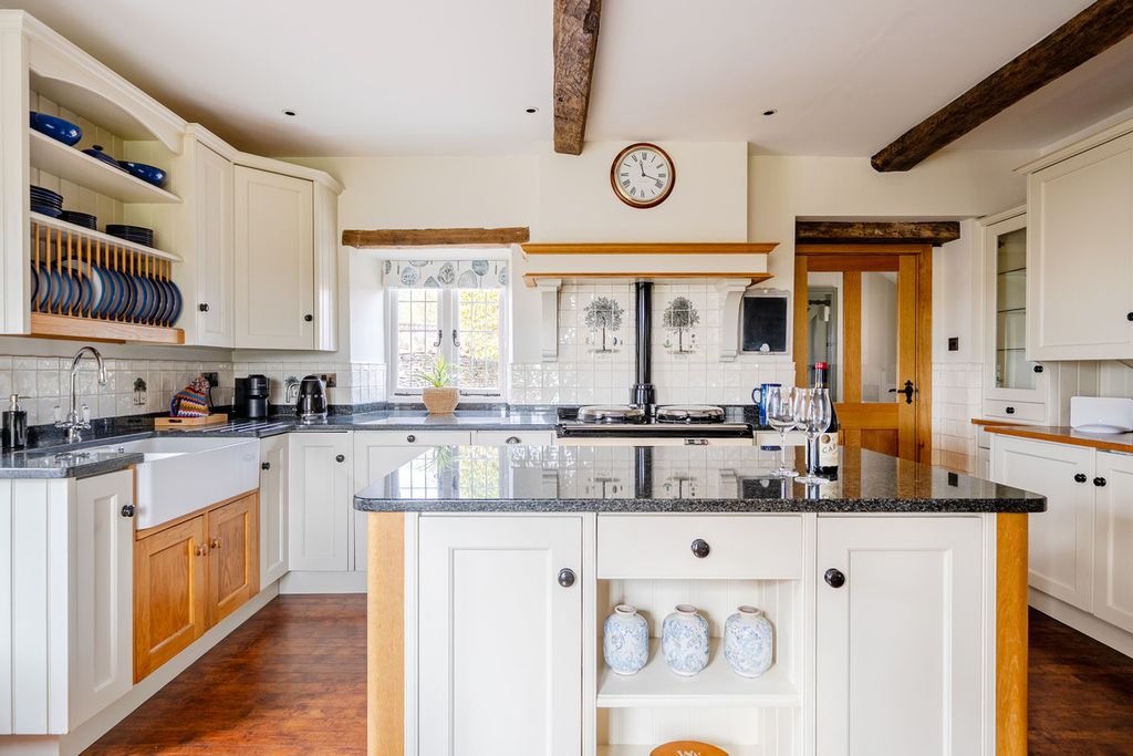 Property photo 2 of 23