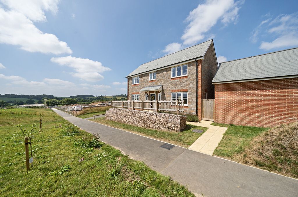 Property photo 1 of 20 1328161-2-688398F...