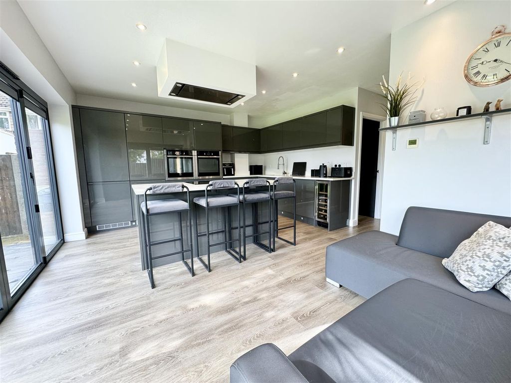 Property photo 2 of 15 Kitchen / Dining Room