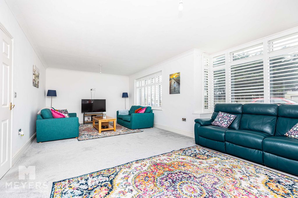 Property photo 2 of 21