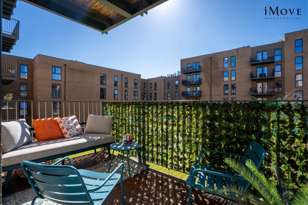 Property photo 2 of 27