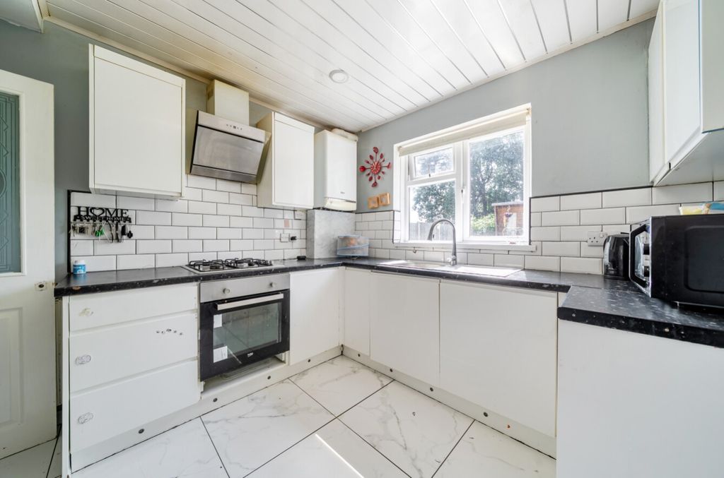 Property photo 3 of 23 1493314-7-6A58Bb716F3F6