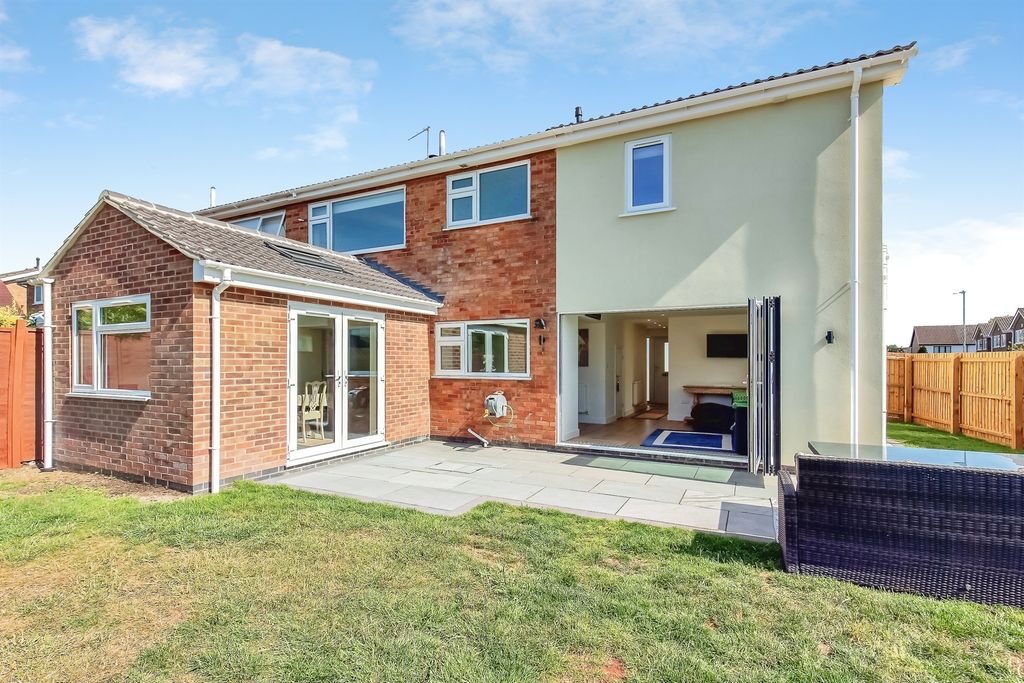 Property photo 2 of 18