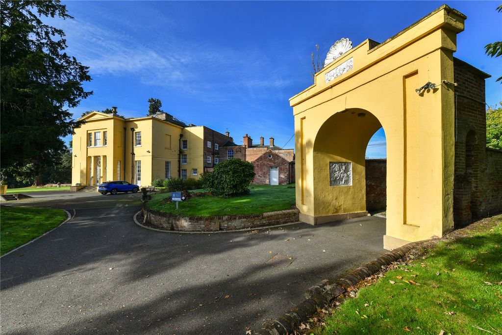 Property photo 3 of 17 Entrance