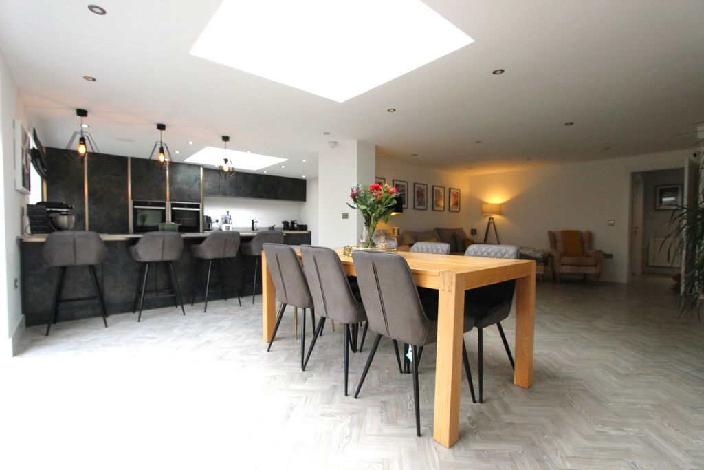 Property photo 3 of 15 Photo 16