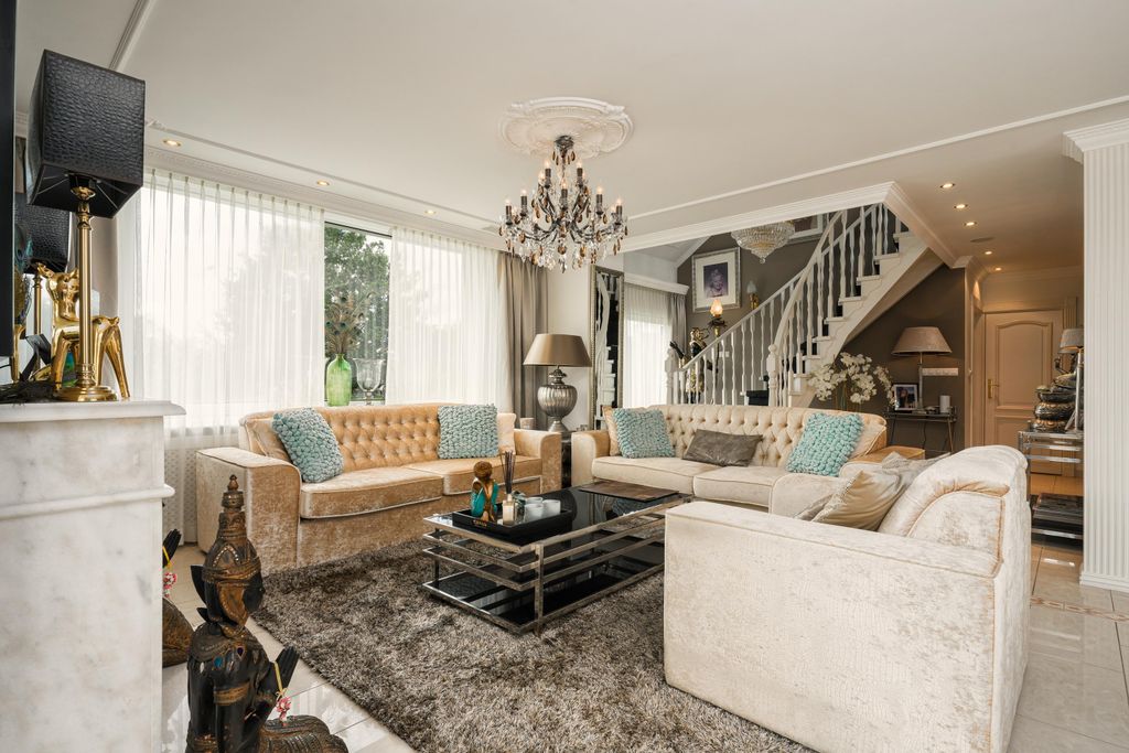 Property photo 2 of 67