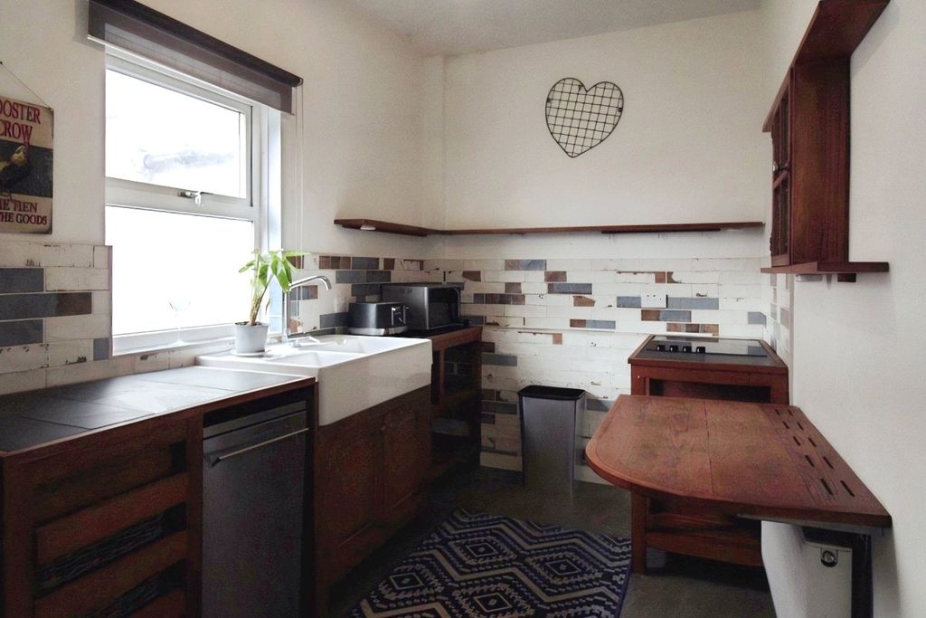 Property photo 3 of 6 Picture No. 11