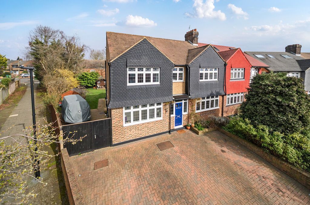 Property photo 1 of 25 Front