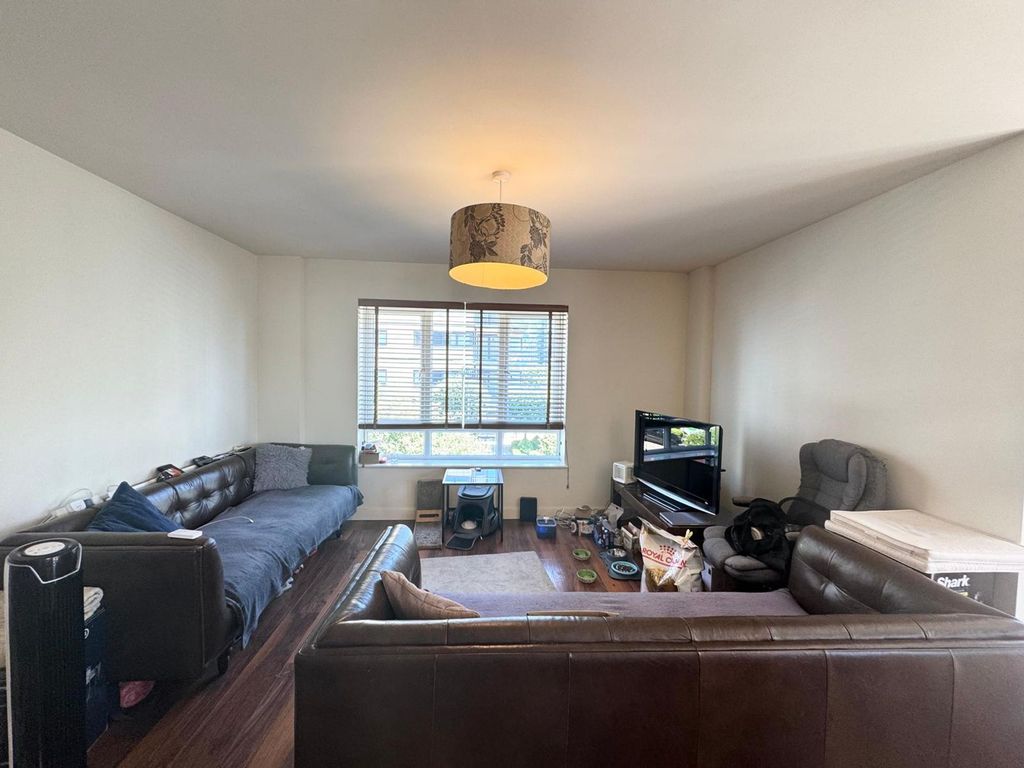 Property photo 1 of 8 Living Room